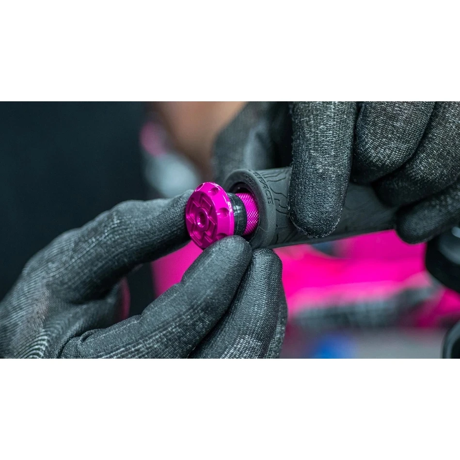 Muc-Off Stealth Tubeless Puncture Plugs - Black 4 Muc-Off Stealth Tubeless Puncture Plugs - Black - Image 4